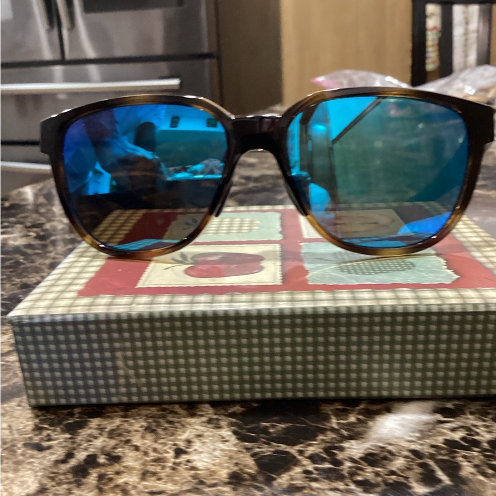 Oakley Polarized Blue Mirror Lens Tortoiseshell Frame Sunglasses